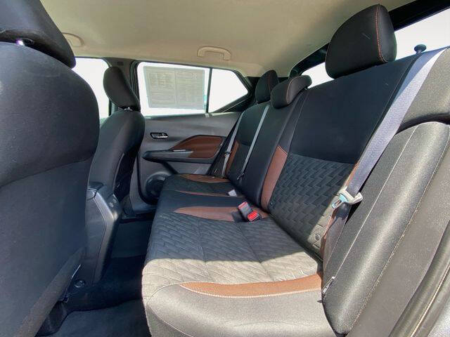 2021 Nissan Kicks SR