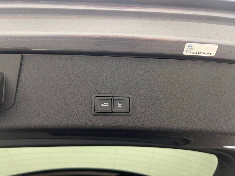 2022 Audi e-tron quattro Premium Plus