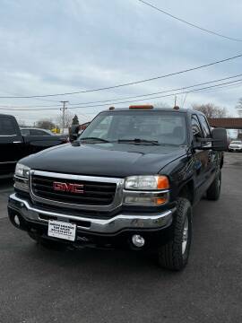 2005 GMC Sierra 2500HD for sale at North Chicago Car Sales Inc in Waukegan IL