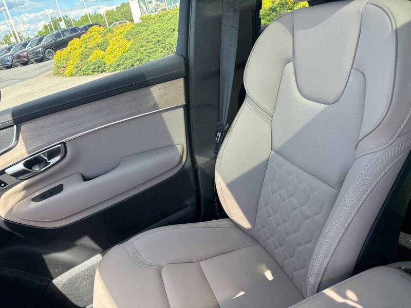 2025 Volvo XC90 B5 Core Bright Theme