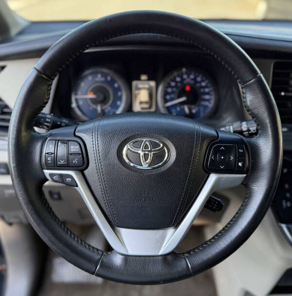 2017 Toyota Sienna XLE 7-Passenger