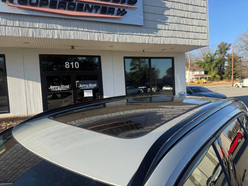 2024 Volvo XC40 B5 Ultimate Dark Theme