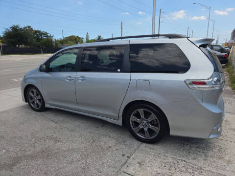 2020 Toyota Sienna SE Premium 8-Passenger