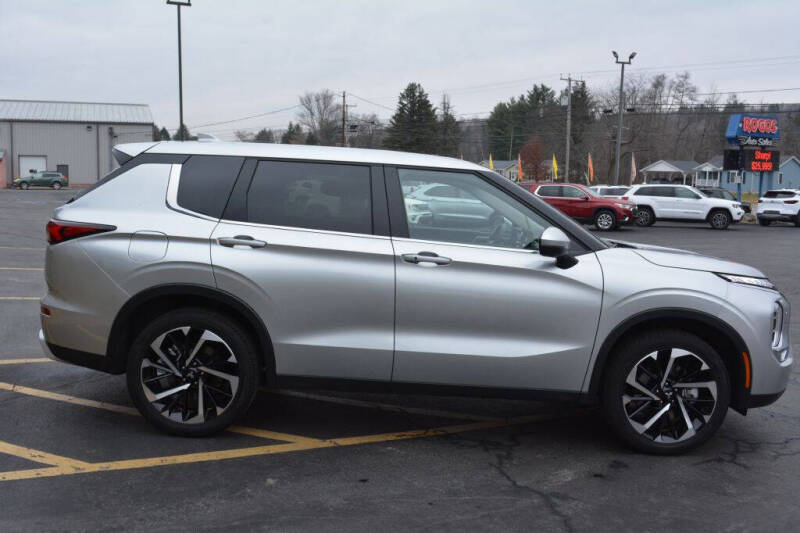 2024 Mitsubishi Outlander SE
