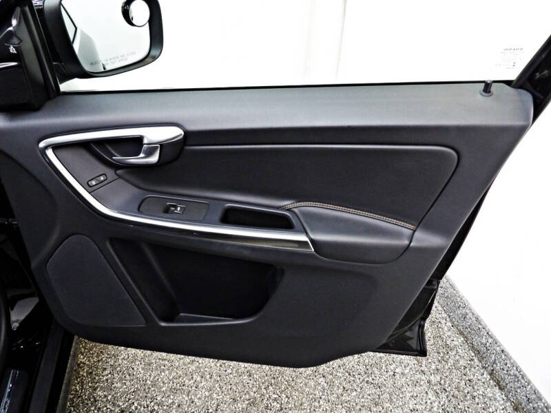 2017 Volvo XC60 T5 Dynamic