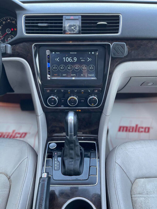 2015 Volkswagen Passat 1.8T SEL Premium