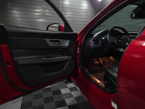 2017 Jaguar XF 35t R-Sport