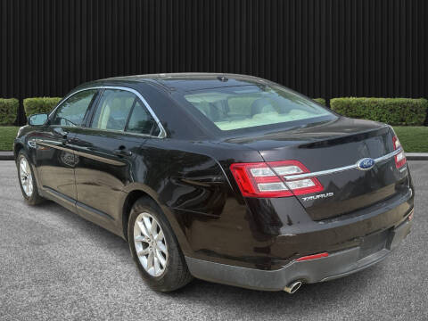 2013 Ford Taurus SE