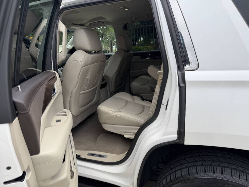 2017 Cadillac Escalade Standard