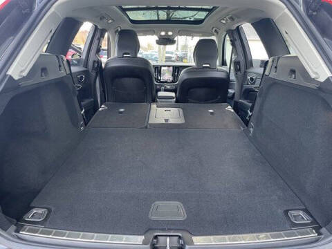 2025 Volvo XC60 B5 Plus Dark Theme