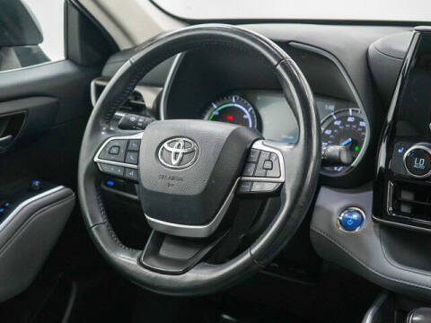 2022 Toyota Highlander Hybrid XLE