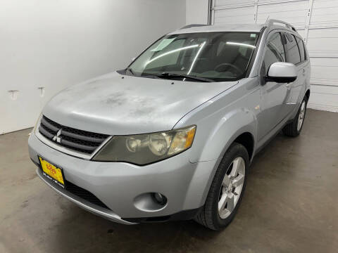 2007 Mitsubishi Outlander for sale at R & B Finance Co in Dallas TX