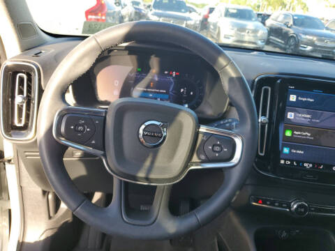 2024 Volvo XC40 B5 Ultimate Bright Theme