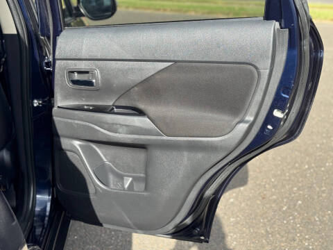 2016 Mitsubishi Outlander SE