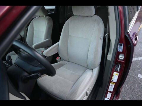 2015 Toyota Sienna LE Mobility 7-Passenger