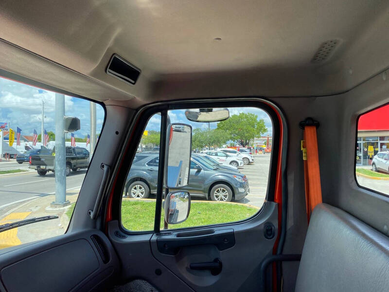 2018 Freightliner M2 106