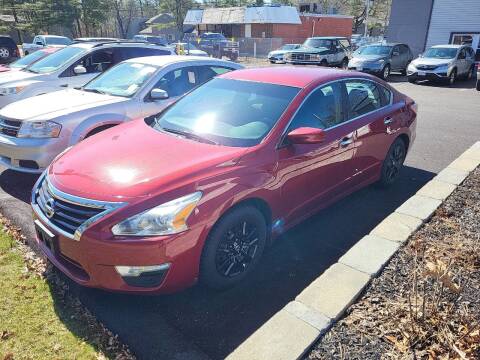2013 Nissan Altima for sale at Topham Automotive Inc. in Middleboro MA