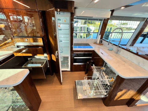 2020 Fairline Squadron