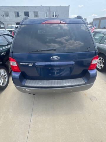 2005 Ford Freestyle SE