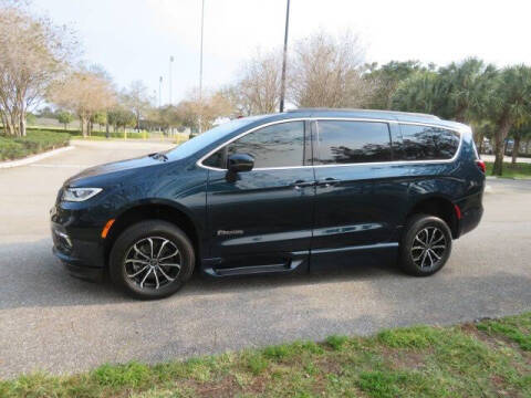 2023 Chrysler Pacifica Touring L