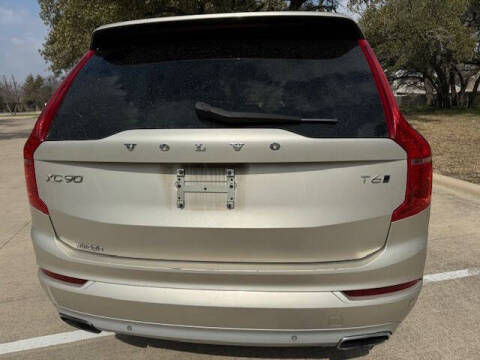 2016 Volvo XC90 T6 Momentum