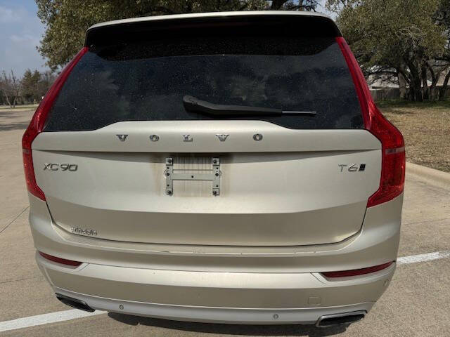 2016 Volvo XC90 T6 Momentum