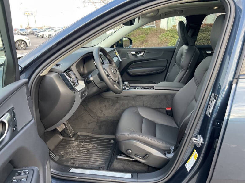 2025 Volvo XC60 T8 Plus Dark Theme