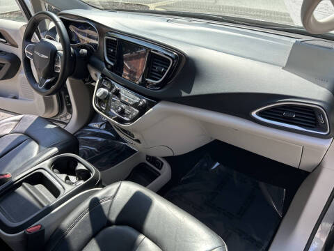 2017 Chrysler Pacifica Touring-L