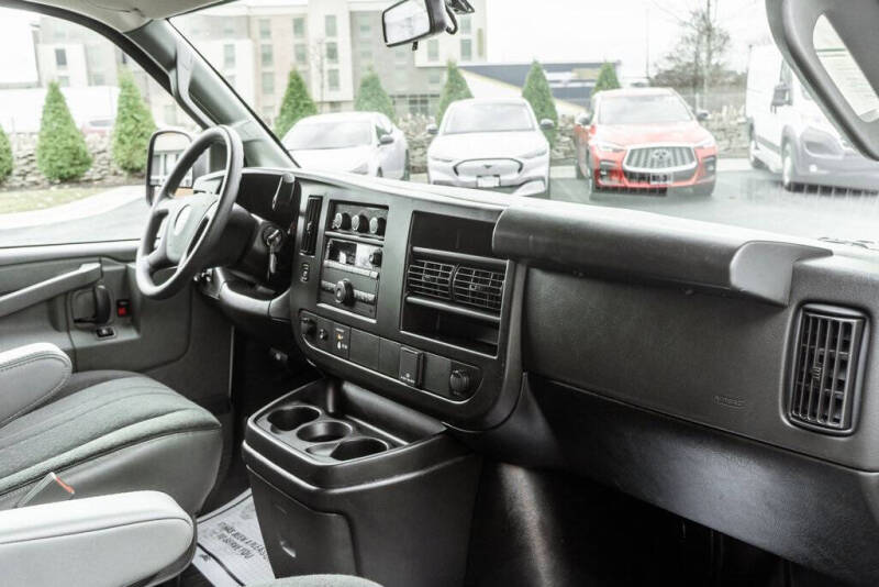 2023 GMC Savana 2500