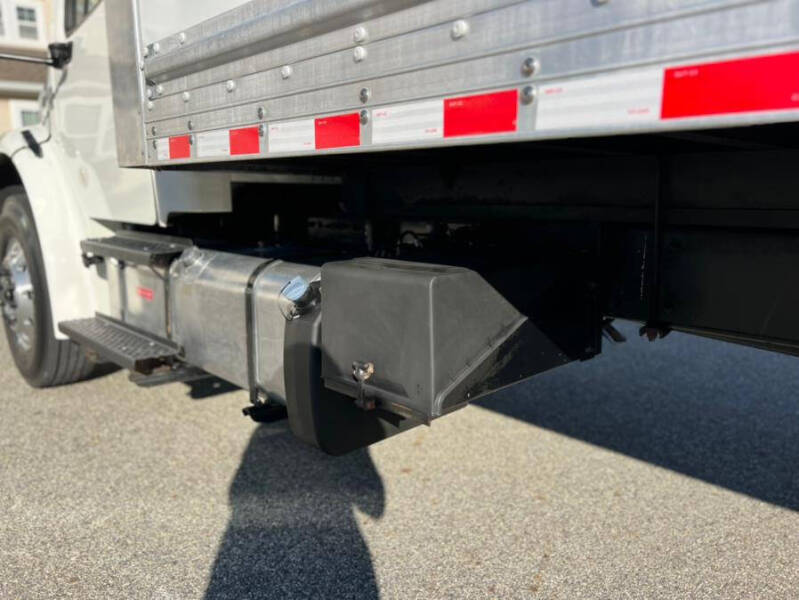 2018 Freightliner M2 106