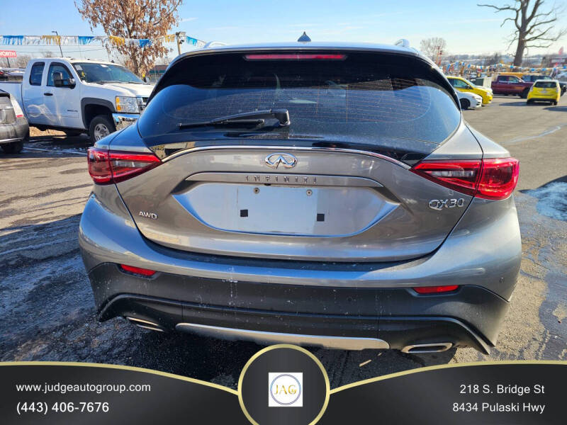 2017 Infiniti QX30 Premium