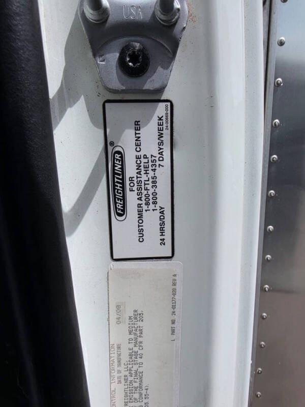 2009 Freightliner M2 106