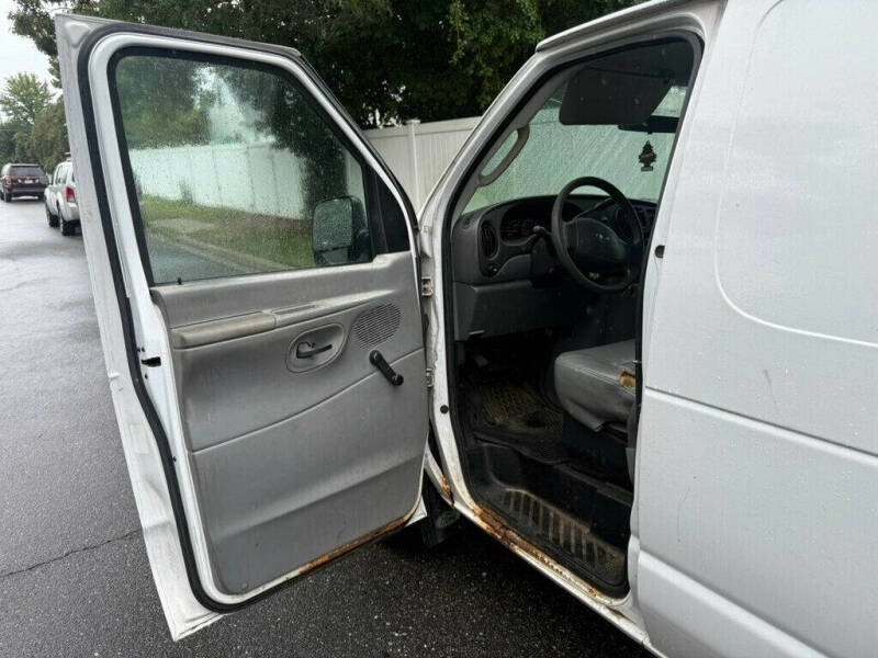 2005 Ford E-Series E-150