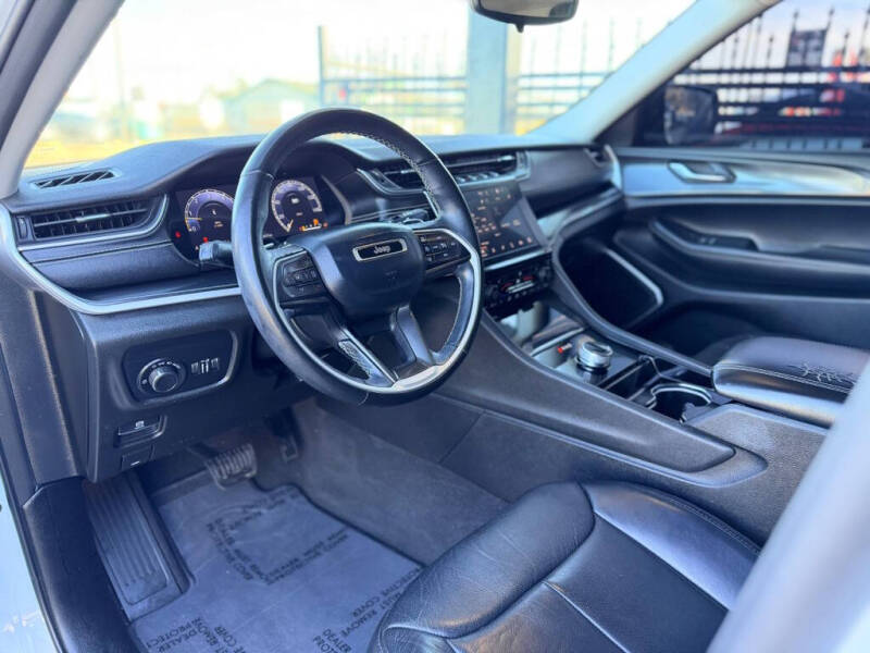 2022 Jeep Grand Cherokee L Laredo