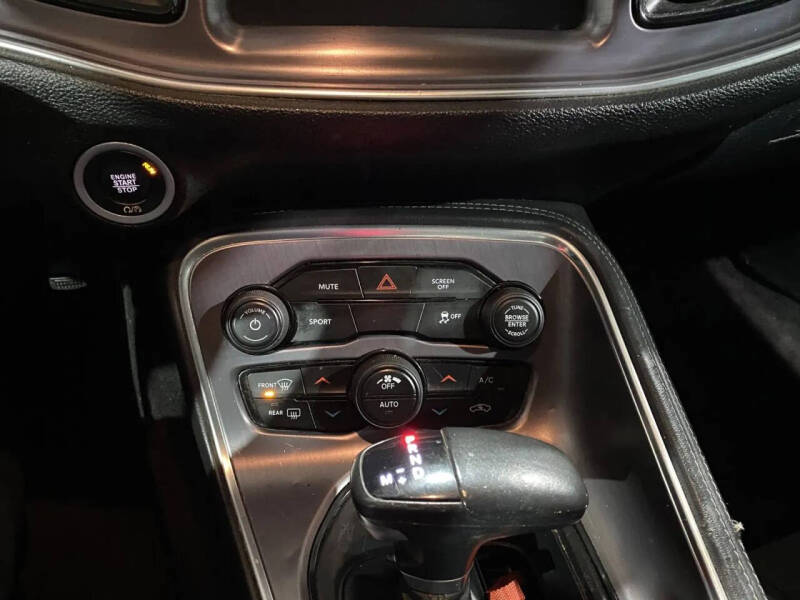 2017 Dodge Challenger SXT