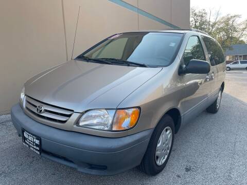 2002 Toyota Sienna for sale at REDA AUTO PORT INC in Villa Park IL