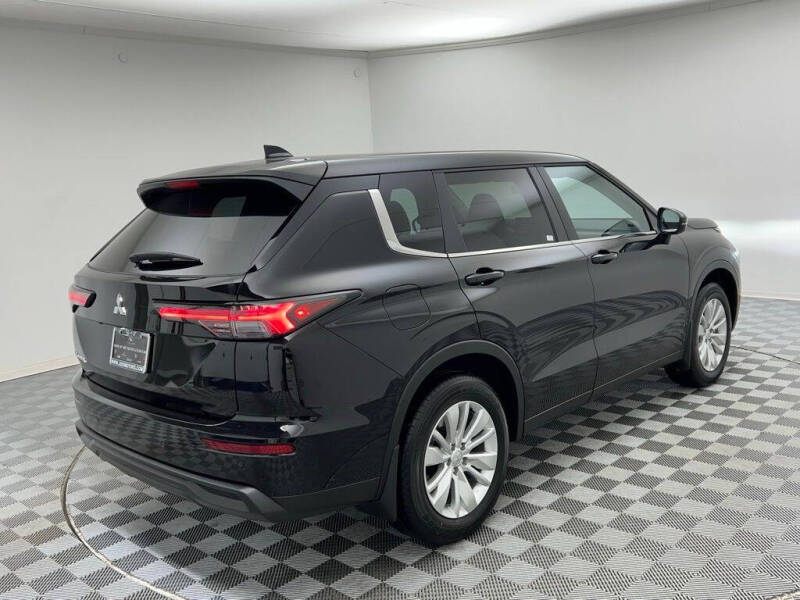 2025 Mitsubishi Outlander ES