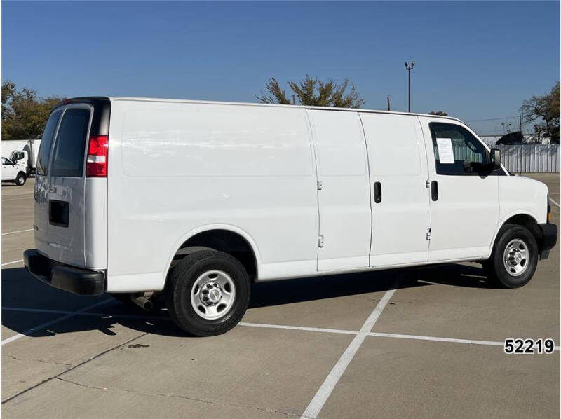 2022 Chevrolet Express 2500