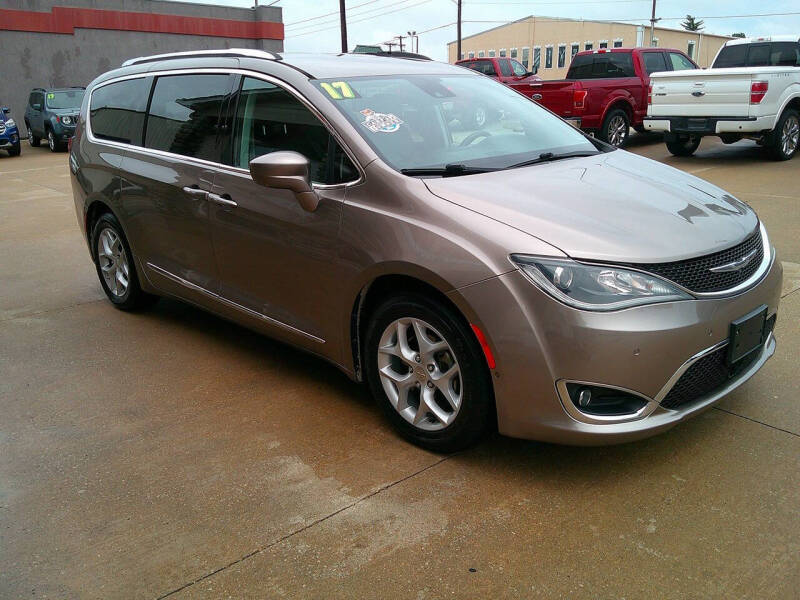 2017 Chrysler Pacifica Touring-L Plus