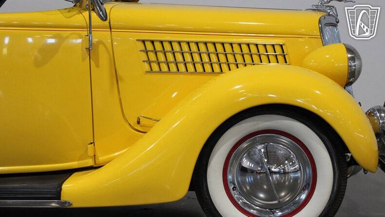 1935 Ford Deluxe