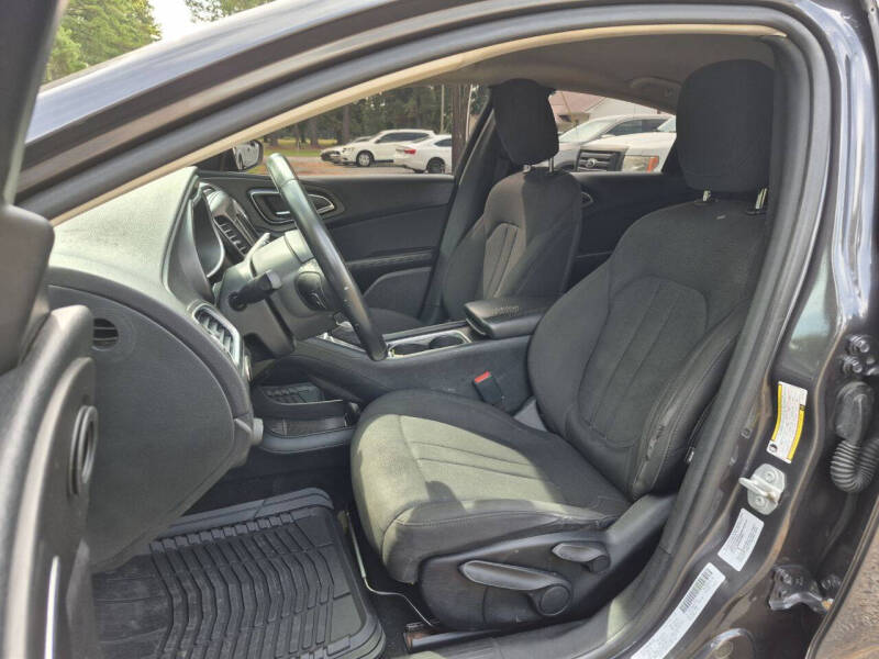 2016 Chrysler 200 LX