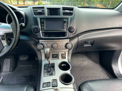 2013 Toyota Highlander SE