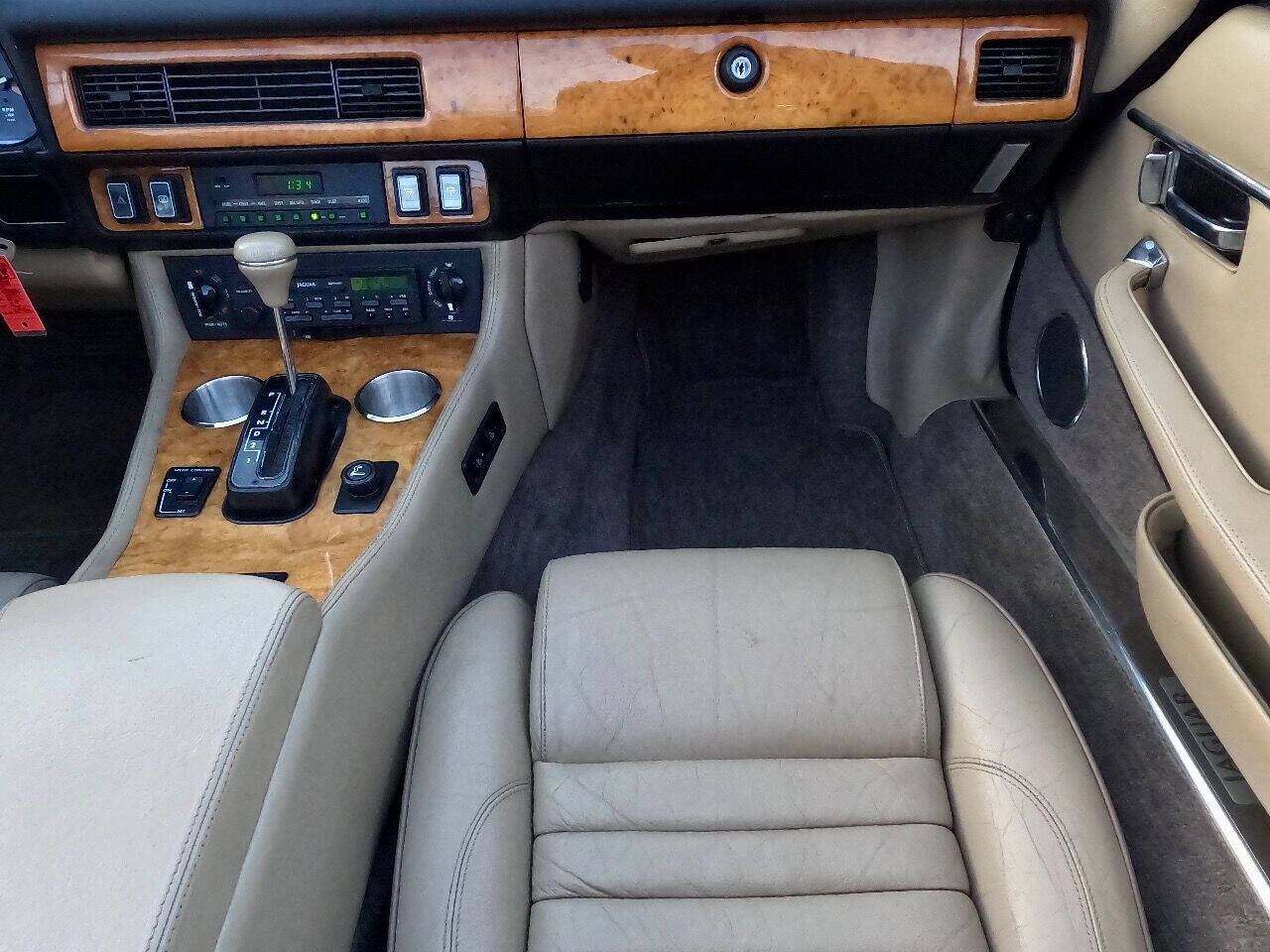 1991 Jaguar XJ-Series 27