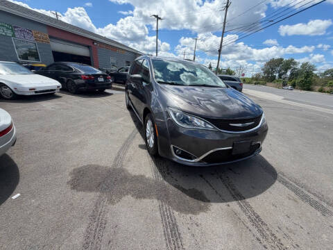 2017 Chrysler Pacifica Touring-L