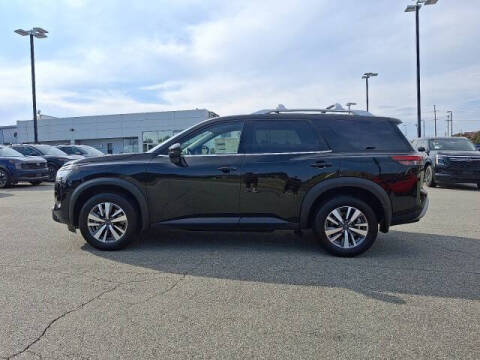 2025 Nissan Pathfinder SL