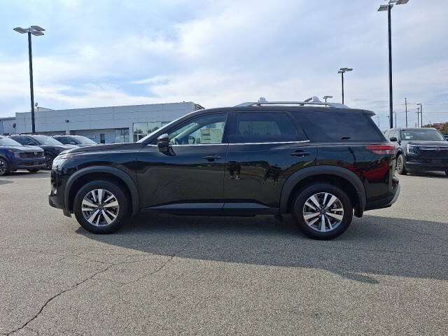 2025 Nissan Pathfinder SL