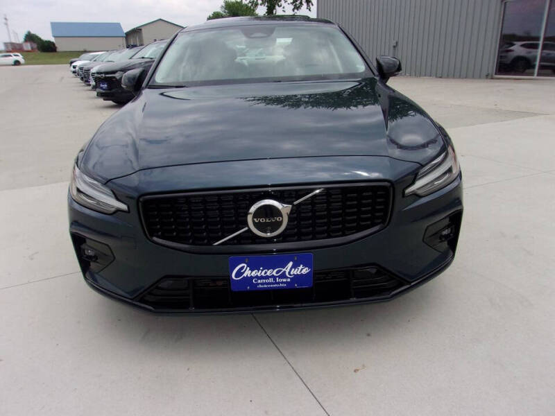 2024 Volvo S60 B5 Plus Dark Theme
