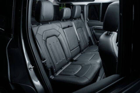 2022 Land Rover Defender 110 SE