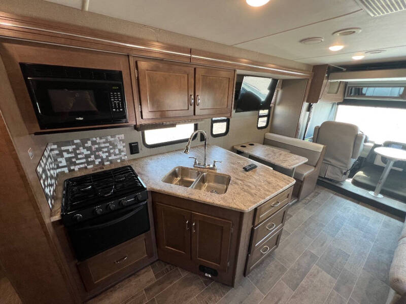 2019 Winnebago Intent 31P Class A RV