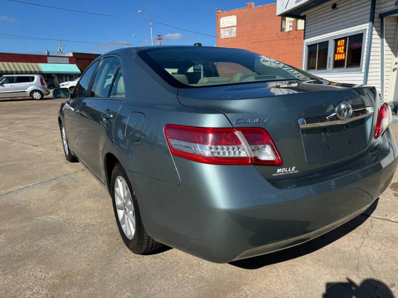 2011 Toyota Camry XLE photo 11